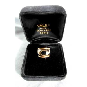 18k Gold And Oval Sapphire Bangle Ring Of 1.06 Carat, Hallmarks, 10.9 Grams