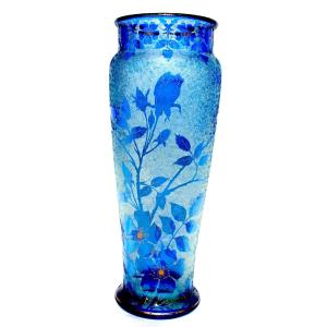 Art Nouveau Vase Decorated With Roses By Baccarat, Circa 1900, Perfect Condition, Ara Daum Galle Lalique