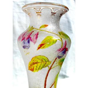 Baccarat Vase With Engraved Fuchsia Design, Circa 1880, Era Daum Galle Art-nouveau