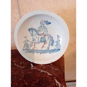 Hesdin 18th-century Earthenware Plate With Horseman Design
