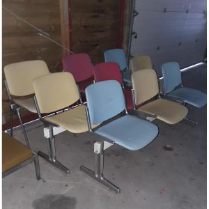 Waiting Room By Giancarlo Peretti Published By Castelli 2 Beams Of 3 People And 3 Chairs