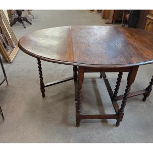 English Oak Shuttered Table From The Late 19th Century 