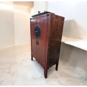 Red Lacquered Chinese Wedding Cabinet, Early 20th Century 
