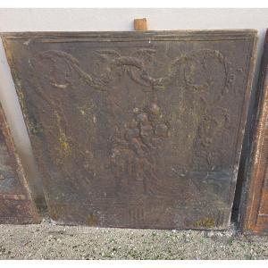 Large 19th-century Fireplace Backplate With A Decoration Of Antique Figures