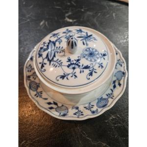 Meissen Porcelain Butter Dish, Blue Onion Pattern 