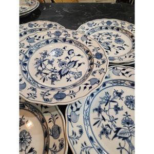 12 Meissen Porcelain Plates, Blue Onion Pattern 
