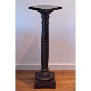 Column In Black Terrazzo