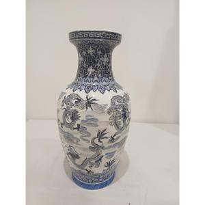 Chinese Porcelain Vase With Dragon Decorations