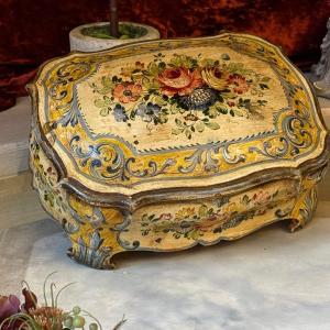 Venice Jewelry Box With Rich Floral Varnished Decoration. 18th Century.