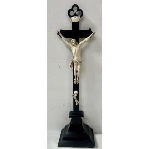 Black Wooden Crucifix, Devotional Object. 19th Century.