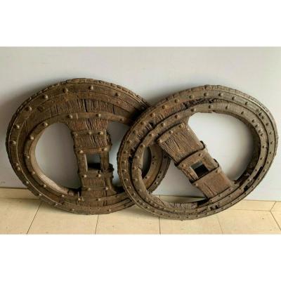 Two Wheel Wheels In Wrought Iron Riveted And Interior In Oak XVI Century