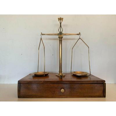 Balance Trebuchet And Its Weights XX Century Jeweler Scale XX Century
