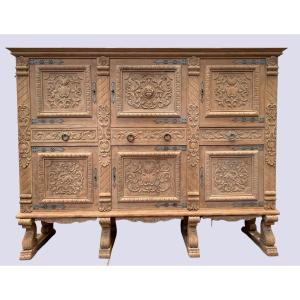 Renaissance Style Buffet In Solid Oak XX Century