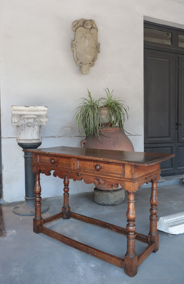 Tavolo-consolle in noce , Toscana '600
