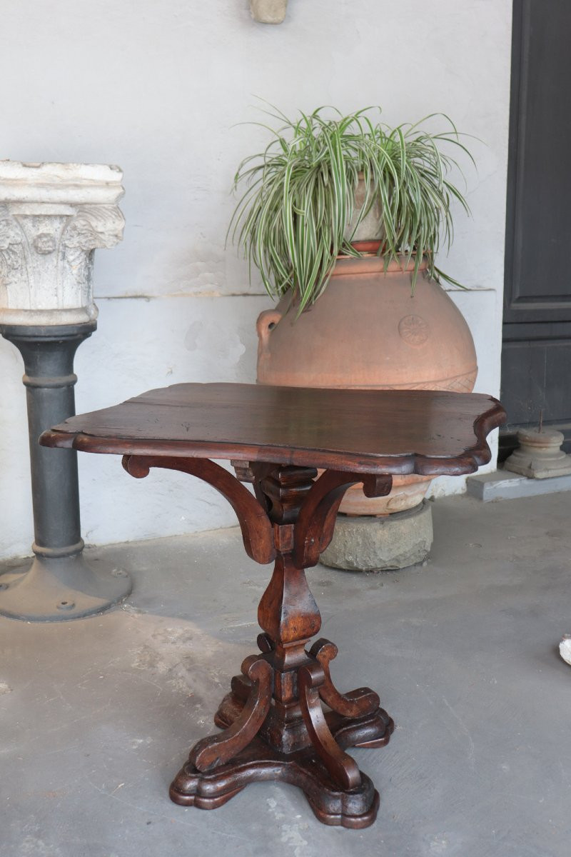 Tavolino in legno di noce, Toscana, fine '600-photo-2