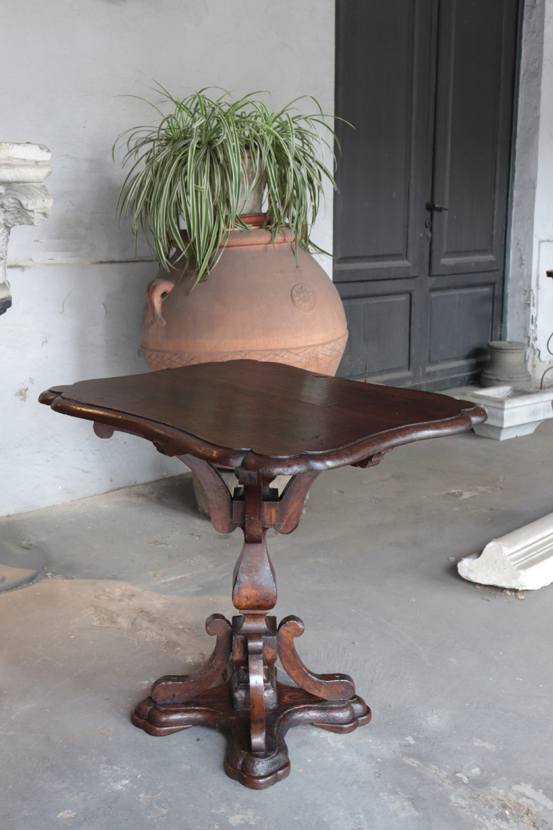 Tavolino in legno di noce, Toscana, fine '600