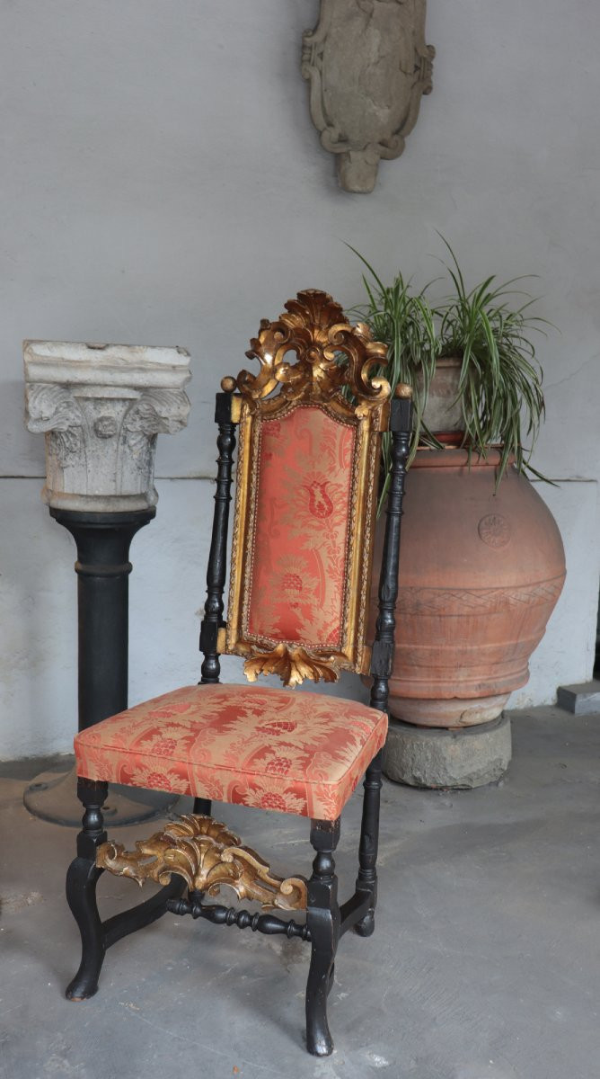 Poltrona con decori dorati, Veneto, '700-photo-2