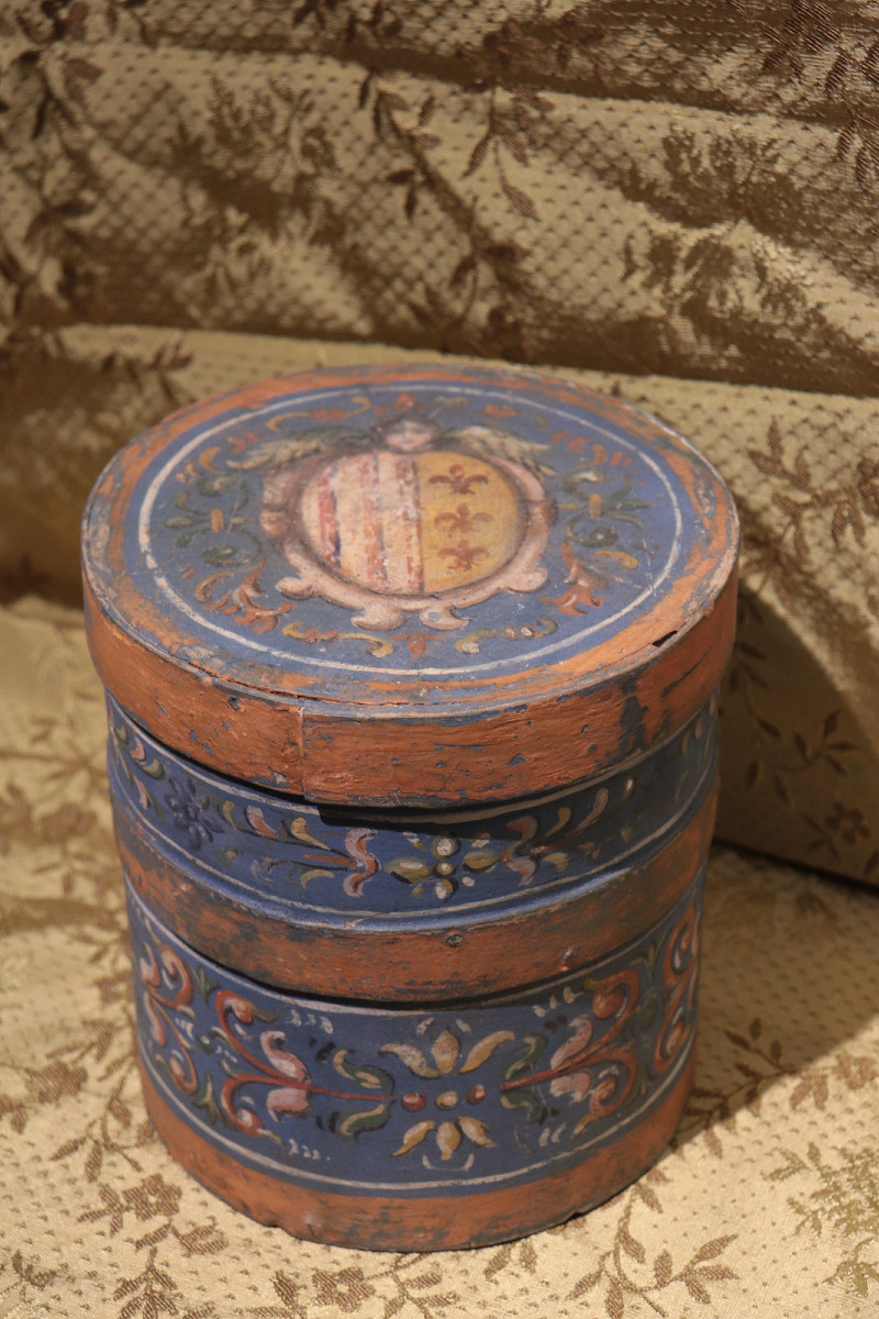 Cofanetto laccato con stemma, Toscana, fine '600 H20CM