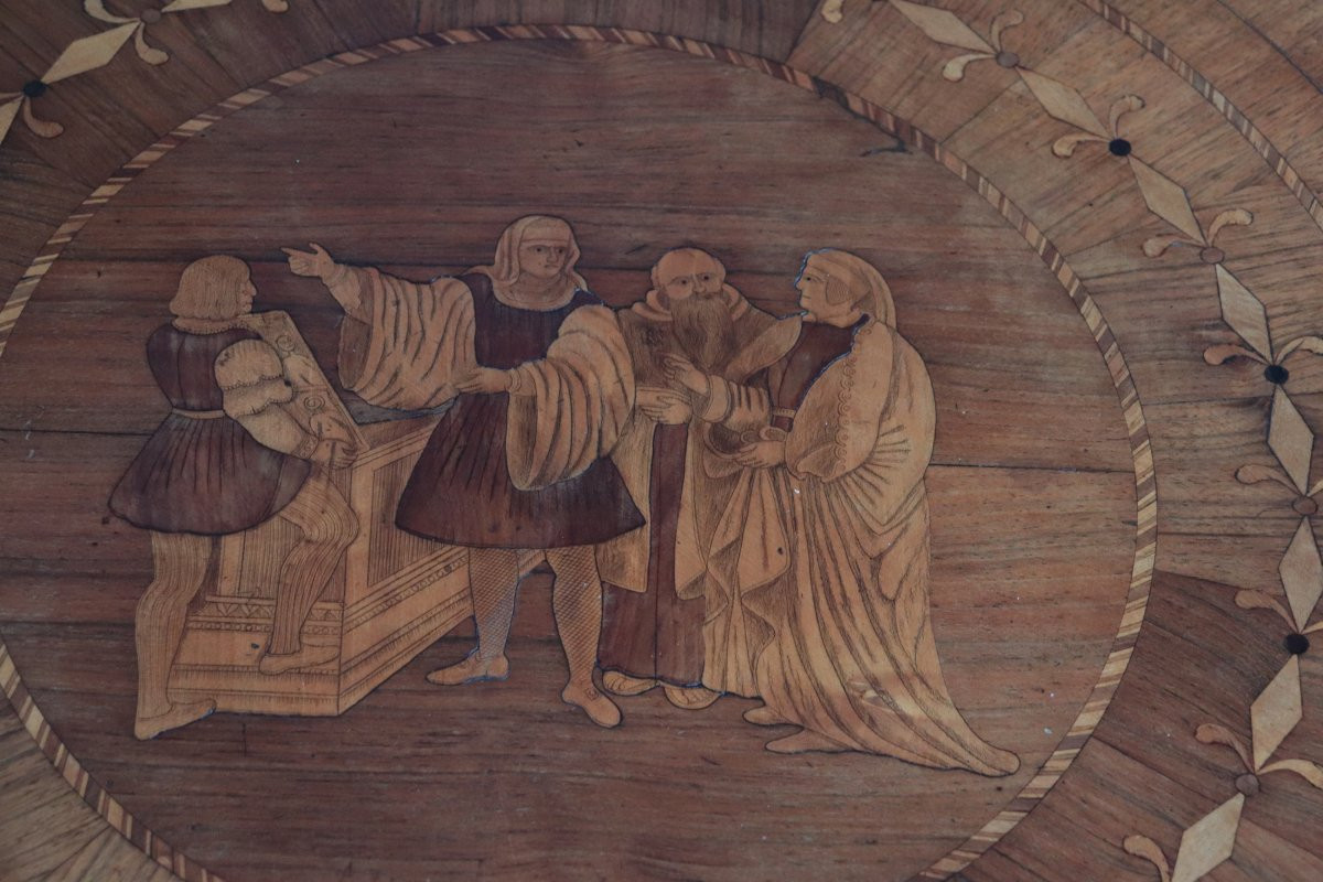 Tavolo tondo Intarsiato con figure, '800-photo-1