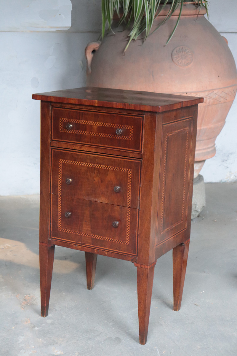 Comodino intarsiato Luigi XVI, Toscana