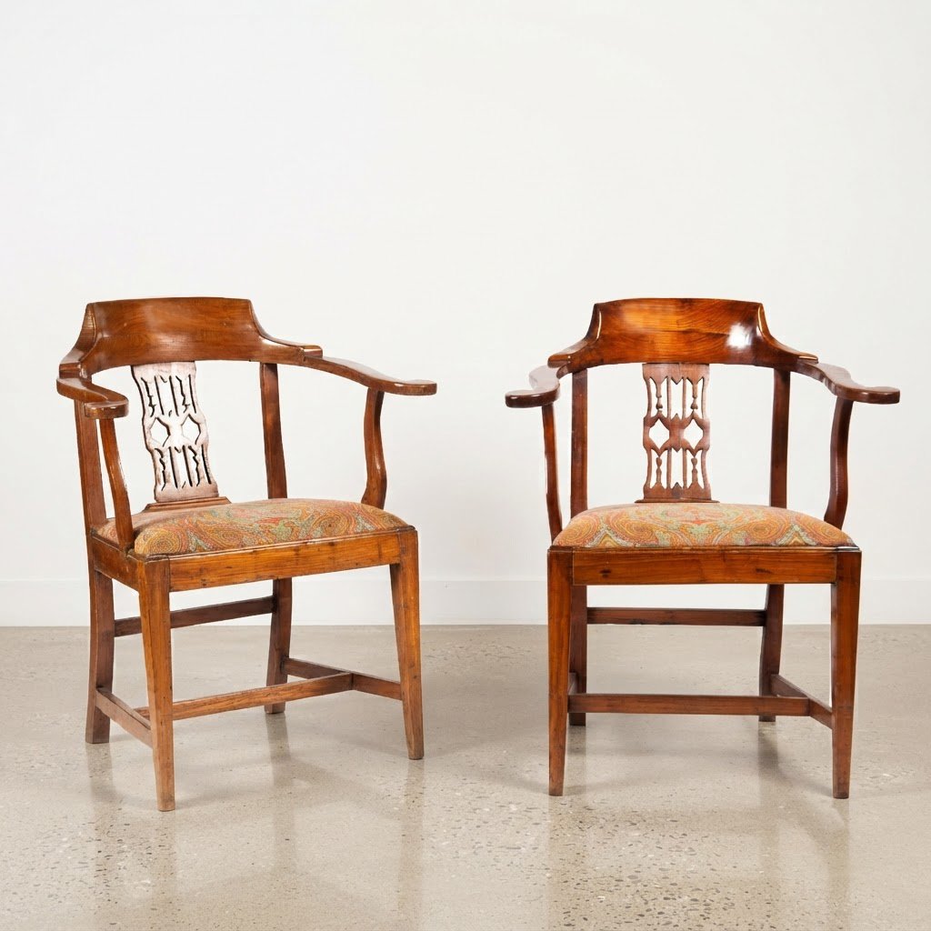 Coppia di eleganti poltroncine a pozzetto, fine '700