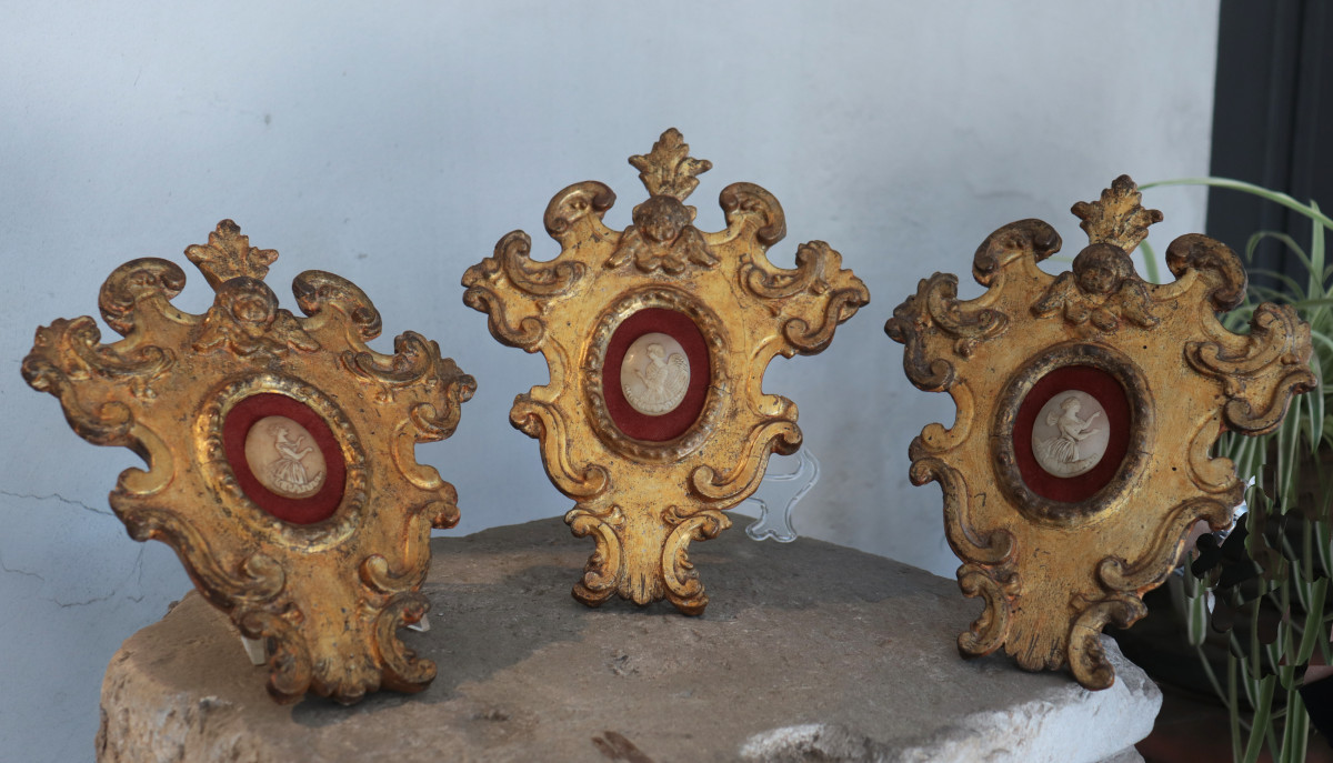 3 Cornici dorate con cammeo, Toscana, '700