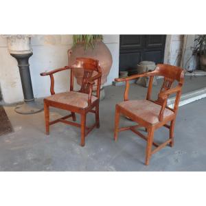Coppia di eleganti poltroncine a pozzetto, fine '700
