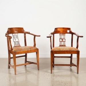 Coppia di eleganti poltroncine a pozzetto, fine '700