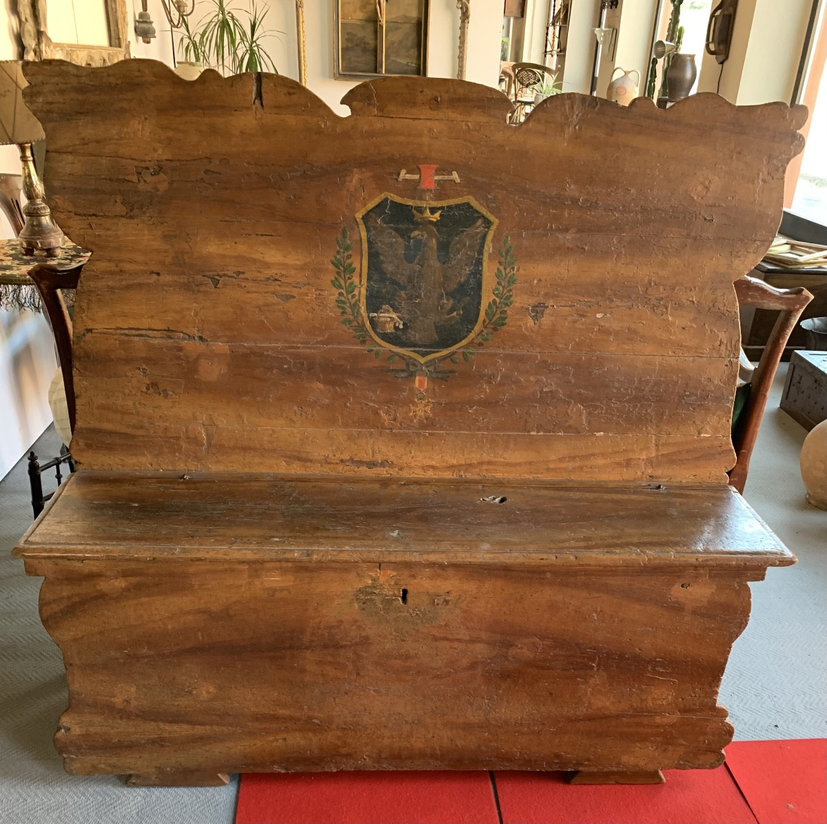 Antica cassapanca con schienale, area Toscana, 17* secolo, laccatura originale 