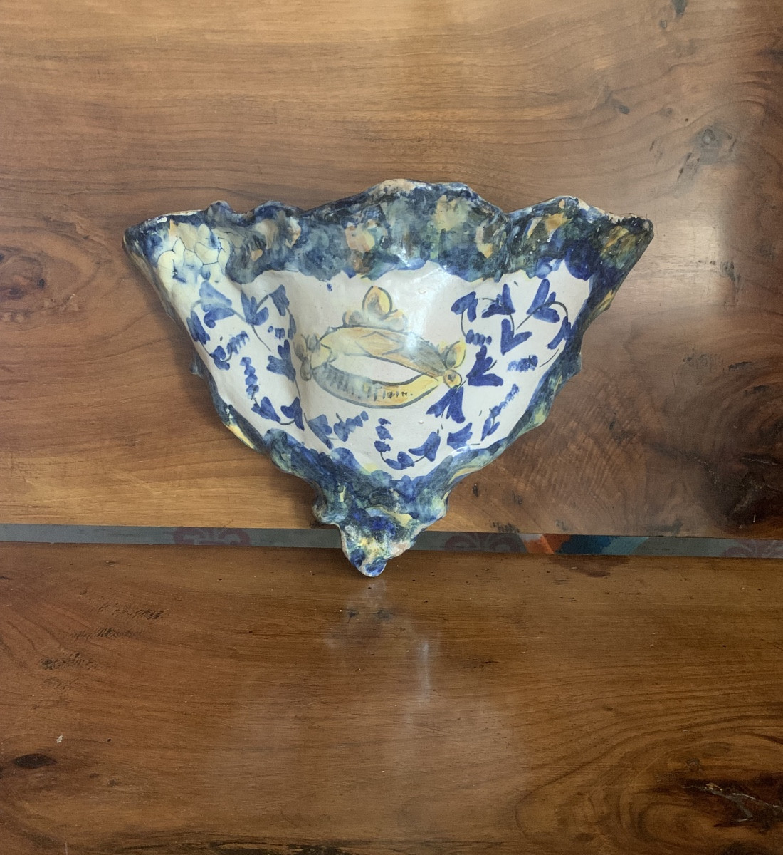 Antica tasca da parete in maiolica, 18esimo secolo