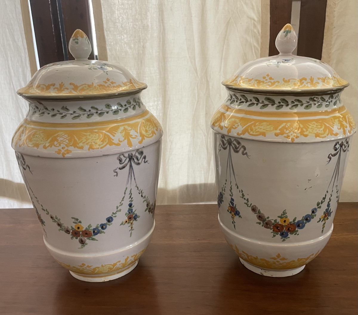 Coppia di vasi Neoclassici in Maiolica policroma, Faenza 18/19esimo secolo -photo-2