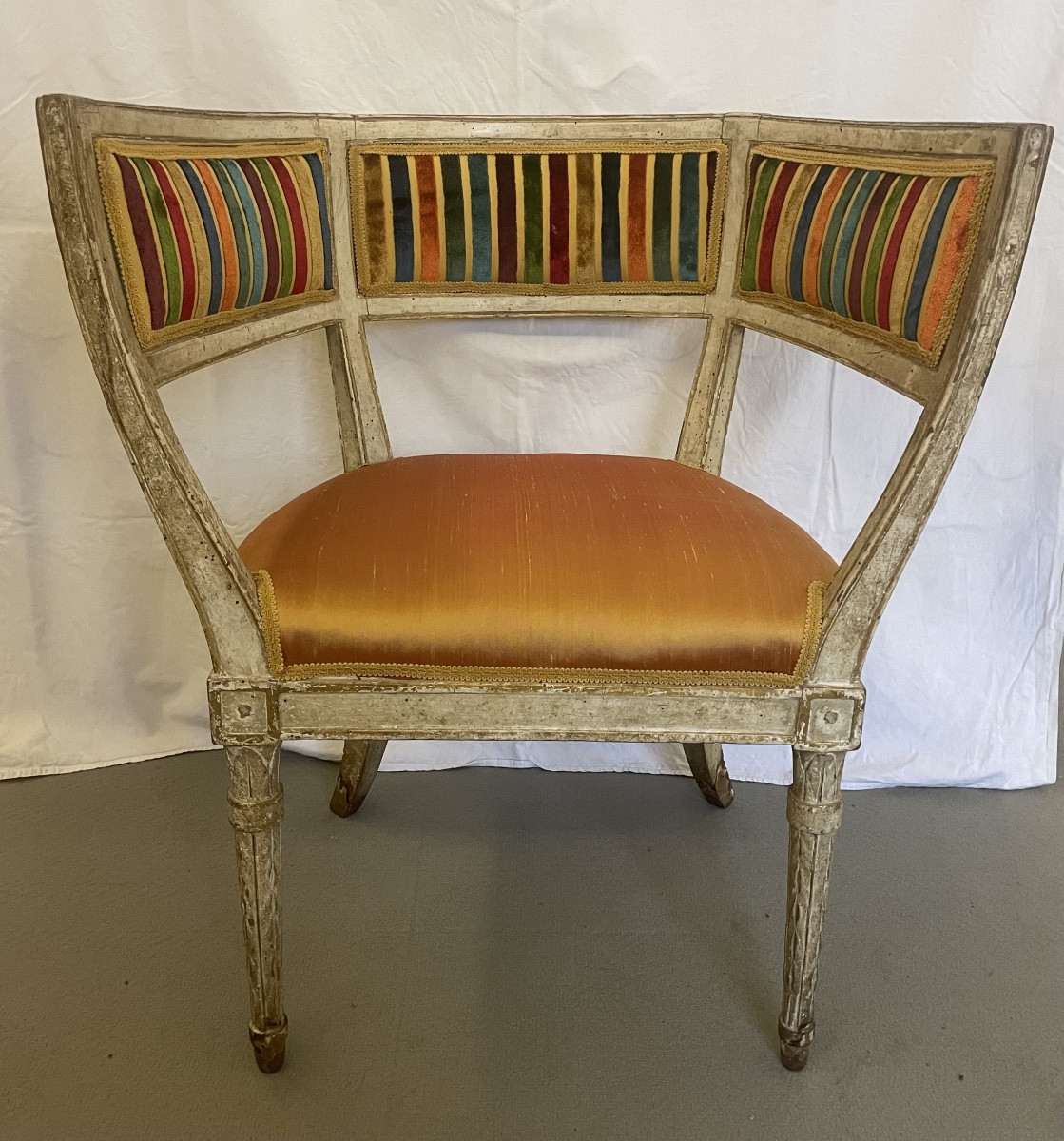 Poltrona Luigi XVI laccata e dorata, Francia, 18esimo secolo 