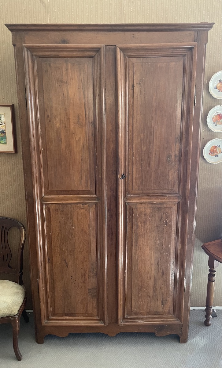 Antico armadio da cucina, Stipo. Legno di noce, centro Italia,17/18 esimo secolo 