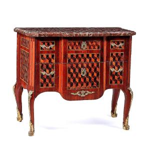 Georges Jansen: Rich "jumping" Commode - Circa 1760