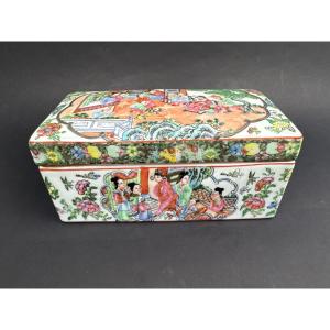Rectangular Box In Canton Porcelain – Famille Rose Decoration – China