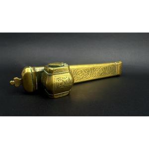 Divit Qalamdan, 19th Century Oriental Travel Inkwell In Engraved Bronze 2368,003