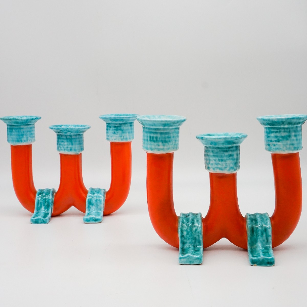 Coppia di candelabri modernisti firmati Rometti Umbertide – Ceramica smaltata bicolore
