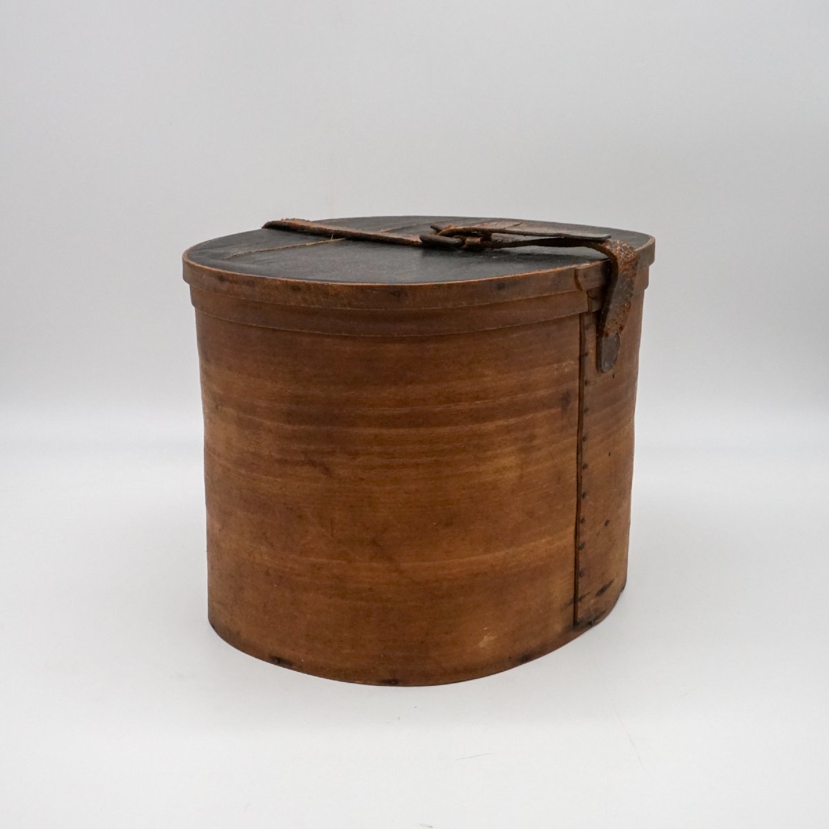 Cappeliera francese ovale in legno piegato con coperchio rivestito in cuoio, XIX secolo-photo-2