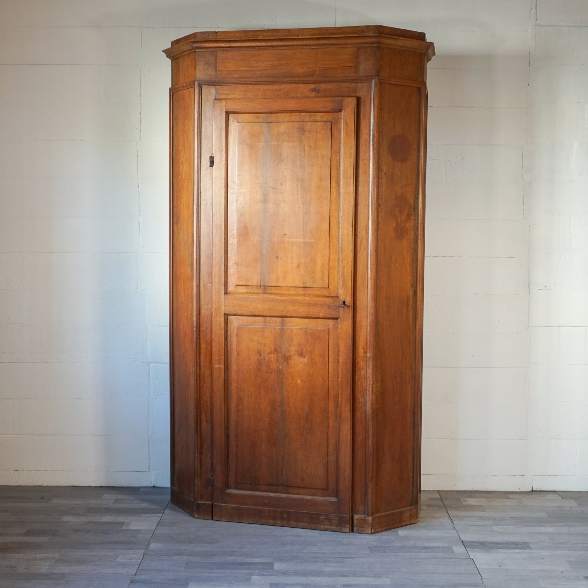 Antico copri porta in noce trasformato in armadio – Italia, XVIII / XIX secolo-photo-3