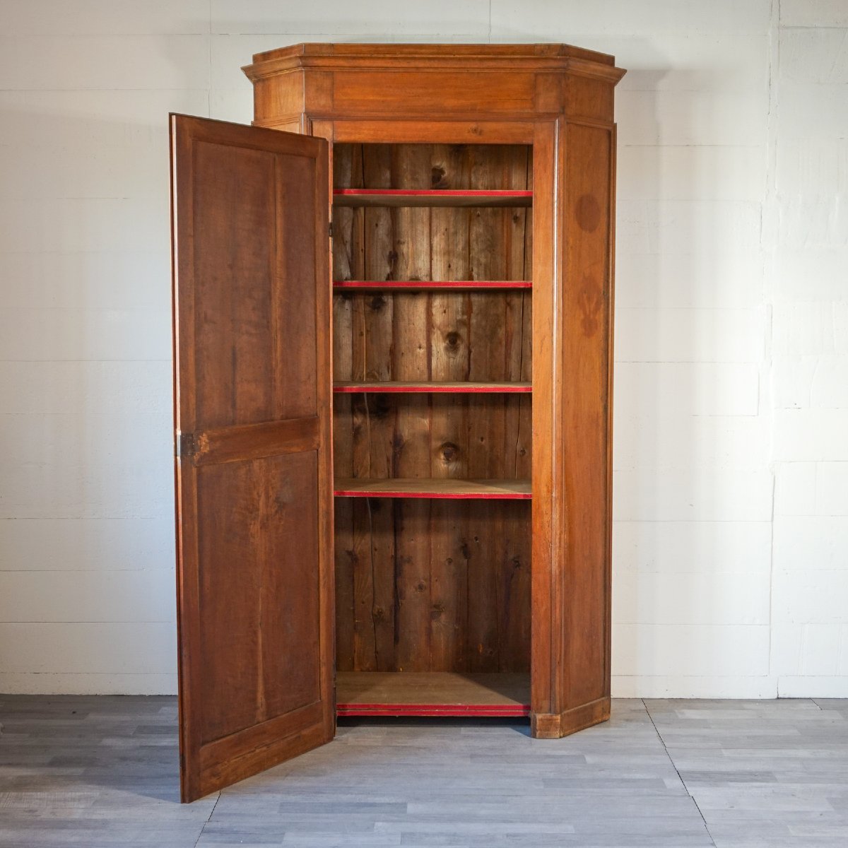Antico copri porta in noce trasformato in armadio – Italia, XVIII / XIX secolo-photo-4