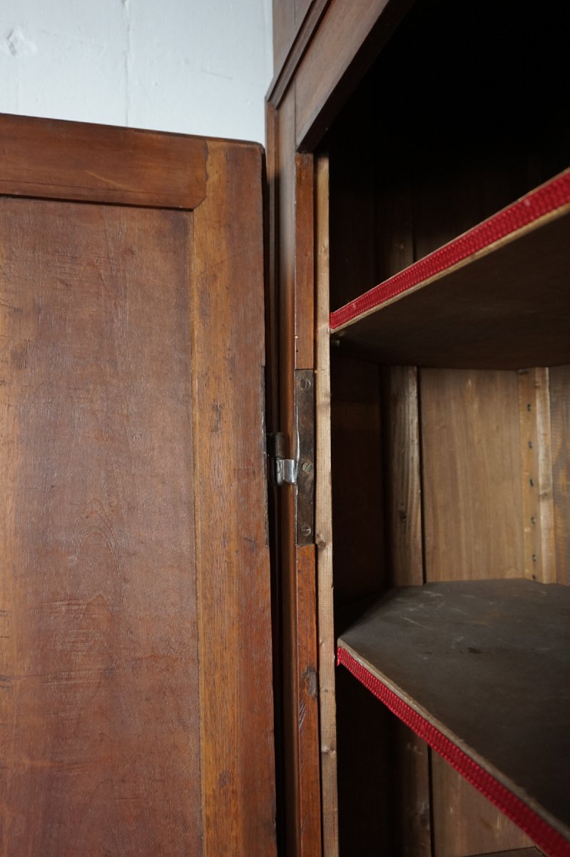 Antico copri porta in noce trasformato in armadio – Italia, XVIII / XIX secolo-photo-3