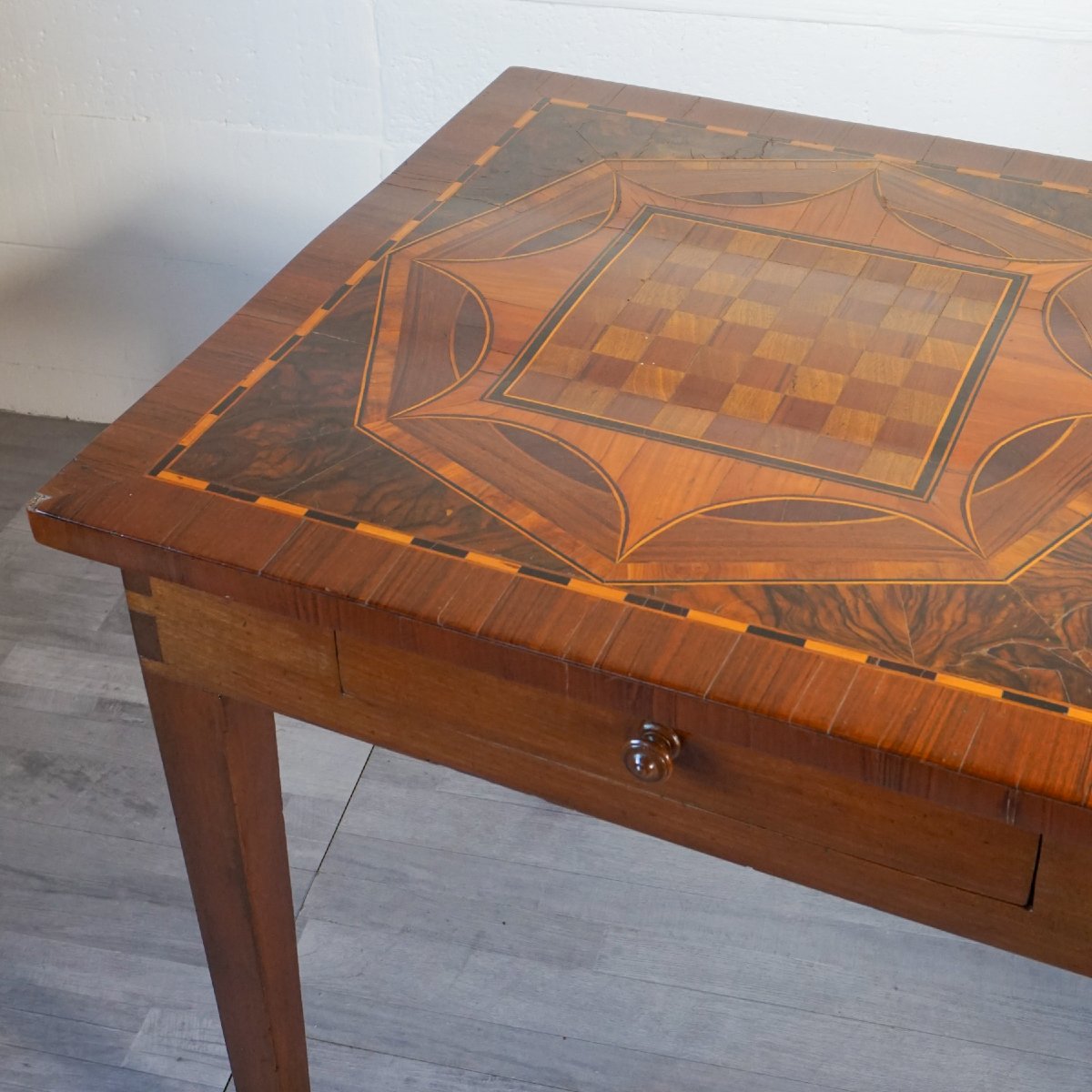 Tavolo antico da gioco con ricco piano intarsiato – Italia, metà XIX secolo-photo-3