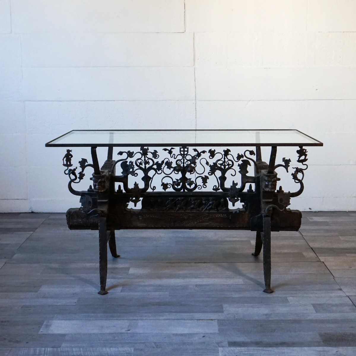 Tavolino con piano in vetro ricavato da antico carretto siciliano – Fine XIX / inizi XX secolo