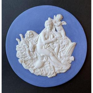 Biscuit / Porcelain Medallion Depicting Venus And Her Finery - 20th Century