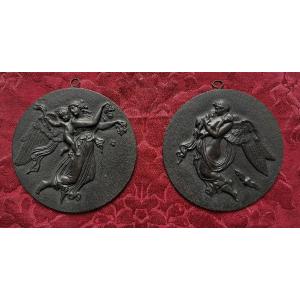 Pair Of Neoclassical Medallions In Dark Patinated Metal - 19th Century