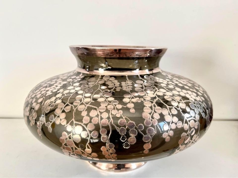 Vaso italiano con decorazione floreale in argento