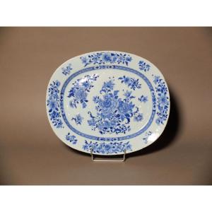 Oval Dish In Blue And White Chinese Porcelain - 18th Century