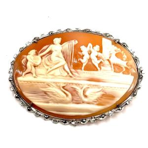 1388. Old Brooch Decorated With A Cameo