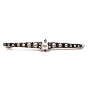 1262. Gold Brooch Decorated With Diamonds And Pearls