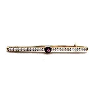 1123. Gold Brooch Decorated With Pearls 